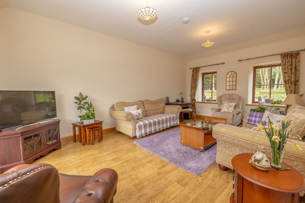 2 bed semi-detached house for saleStrichen AB43 photo 3