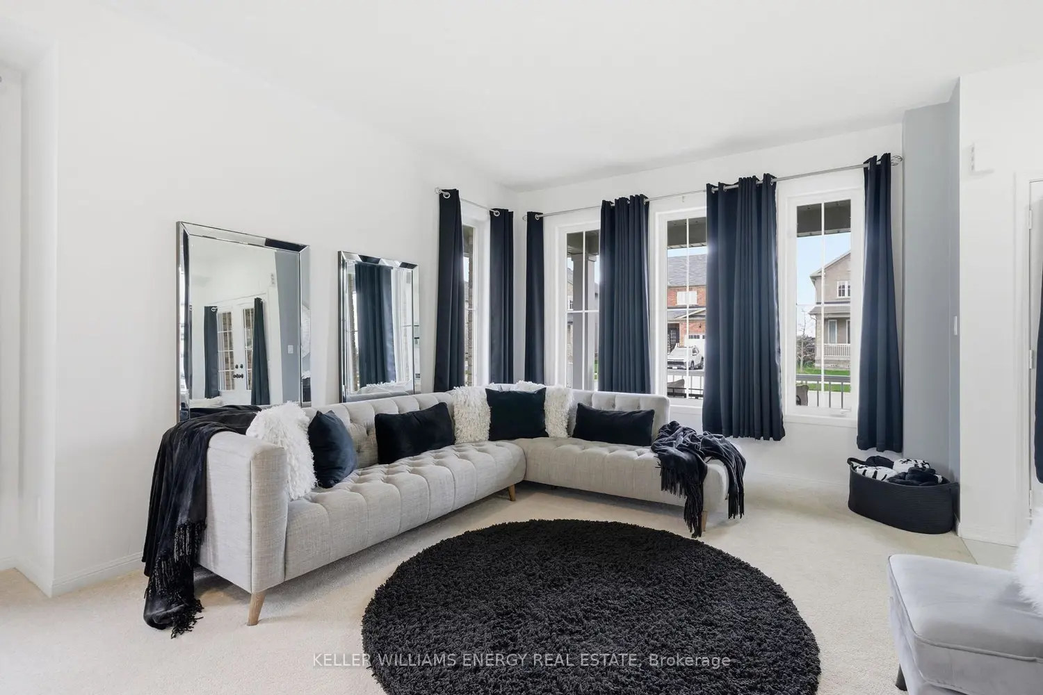 27 Don Hadden Crescent
