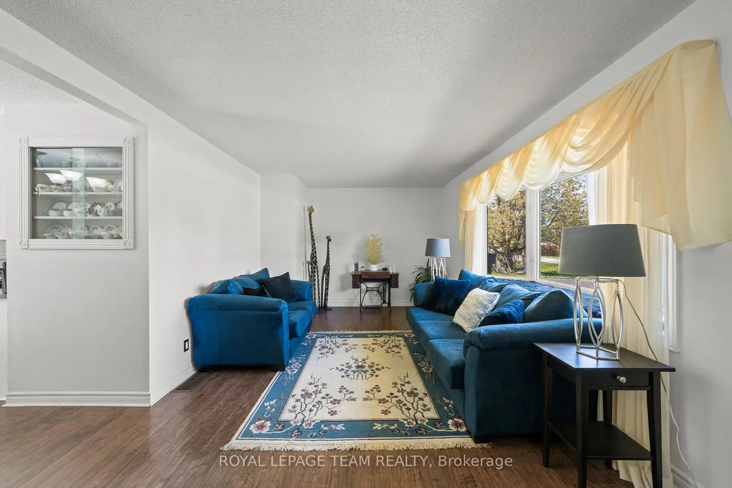 5643 Ficko Crescent photo 4