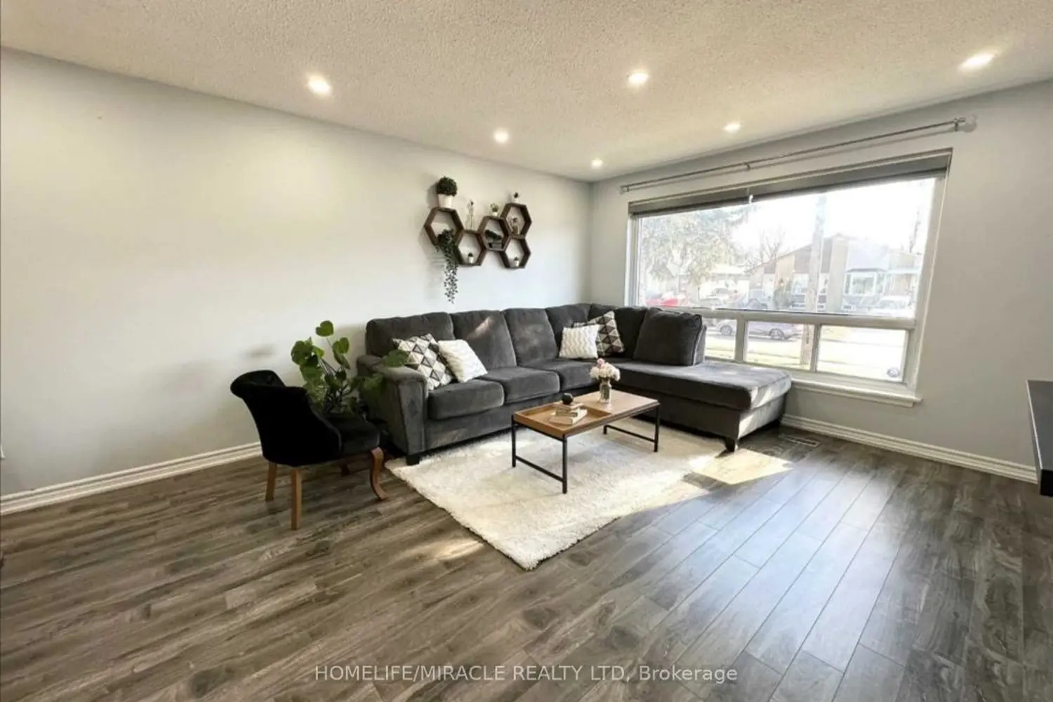 66 Fairglen Avenue photo 2