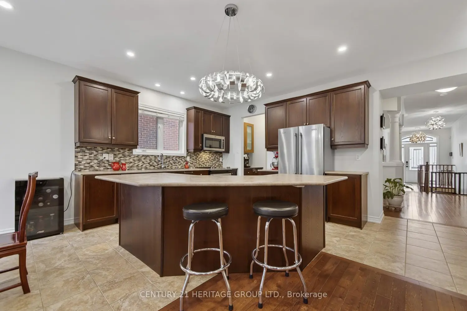 136 Riveredge Drive photo 5