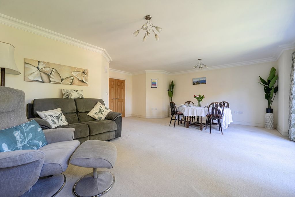 Additional image 7 of 2 bed flat for salePackhorse Road, Gerrards Cross, Buckinghamshire SL9