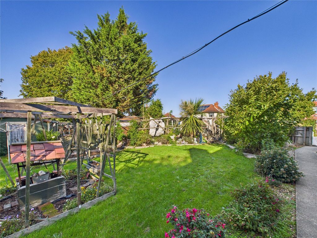 Additional image 2 of 1 bed flat for salePrinces Road, Felixstowe, Suffolk IP11