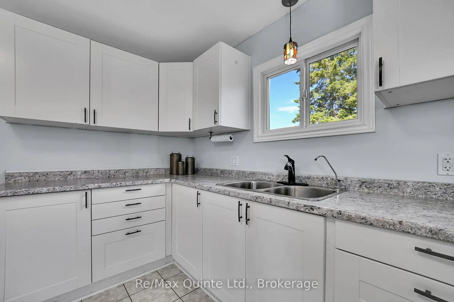 235 Byron Street photo 3