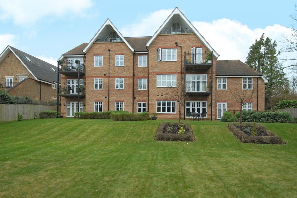 Additional image 13 of 2 bed flat for salePackhorse Road, Gerrards Cross, Buckinghamshire SL9