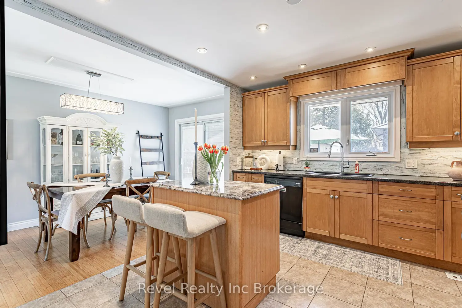 Additional image 8 of 828 Warwick Street