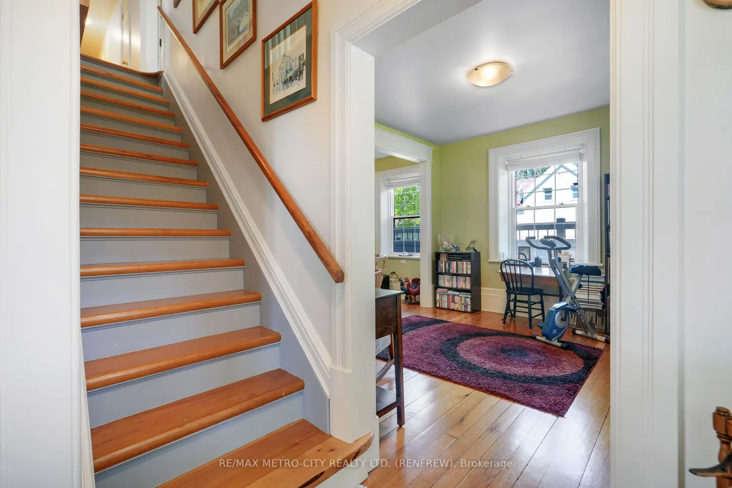 674 Raglan Street photo 5