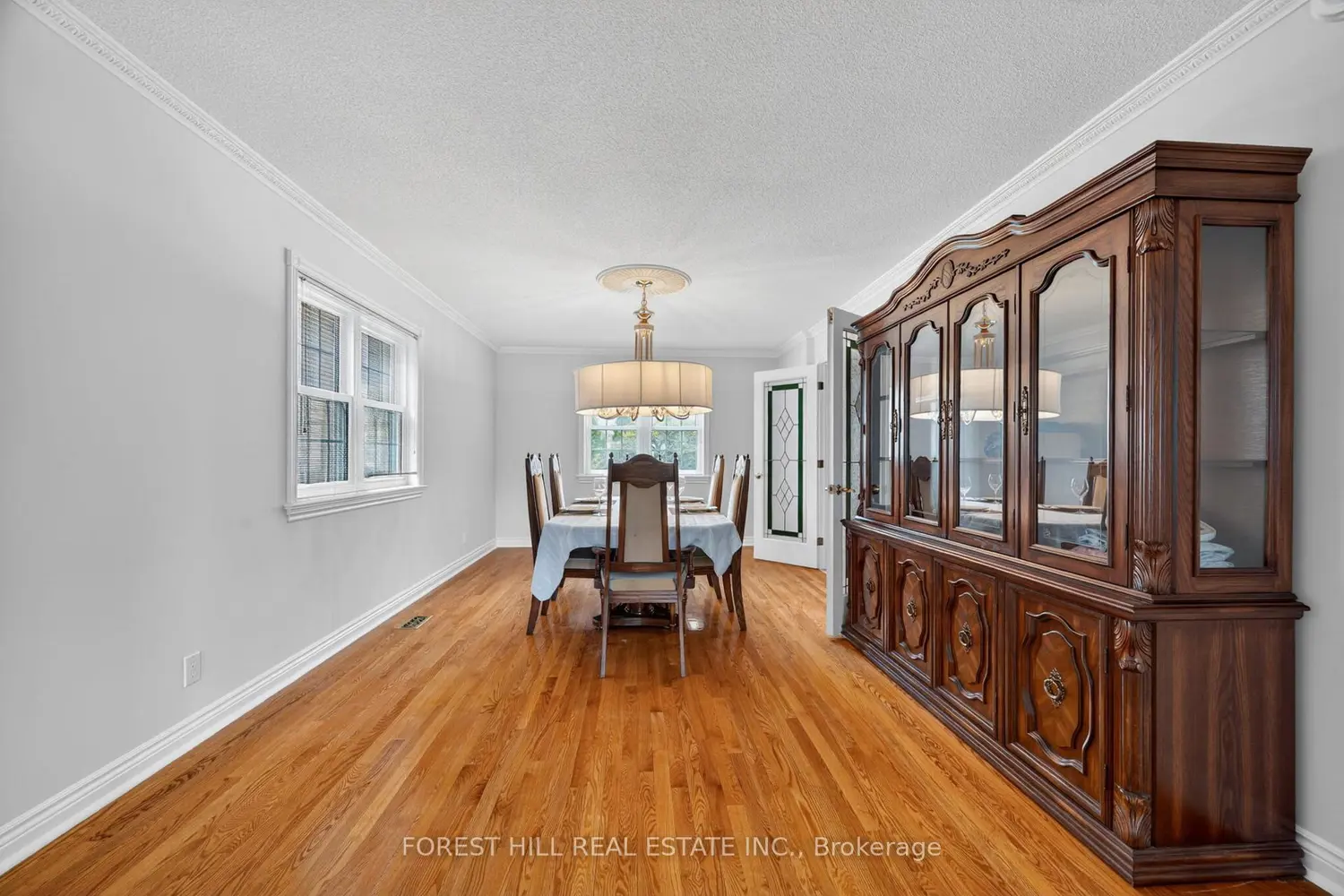 10601 Bathurst Street photo 4