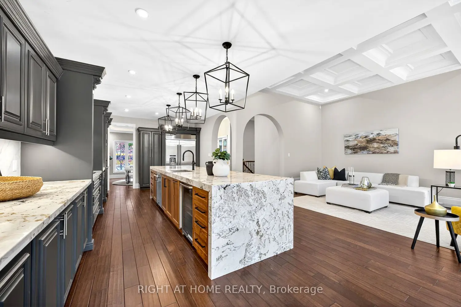 775 King Road photo 2