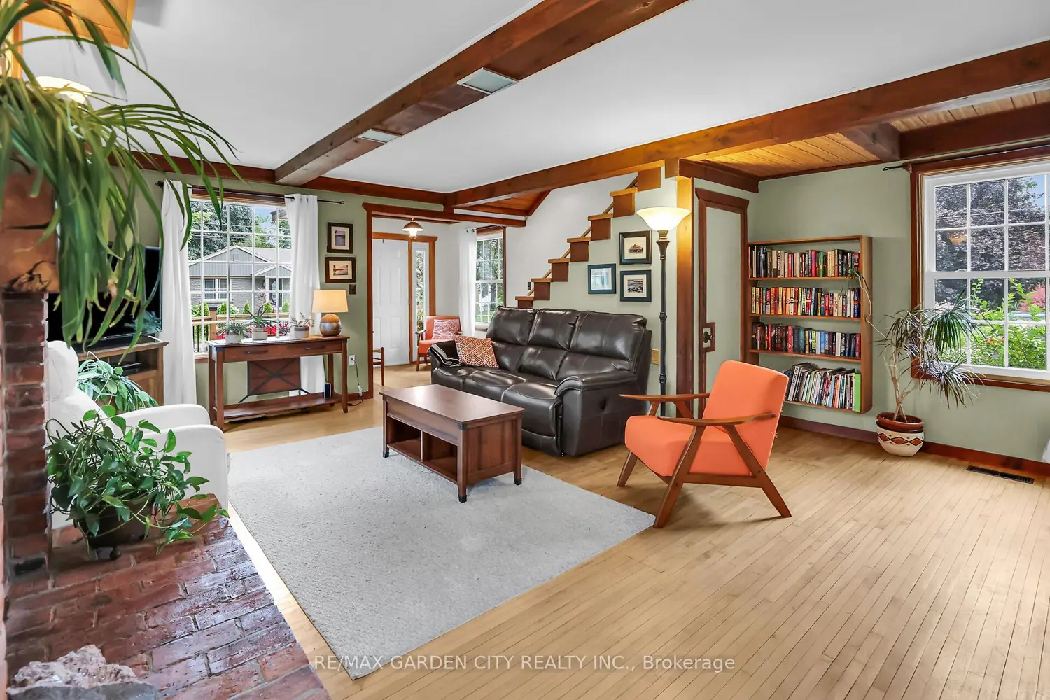 10 Maple Avenue photo 5