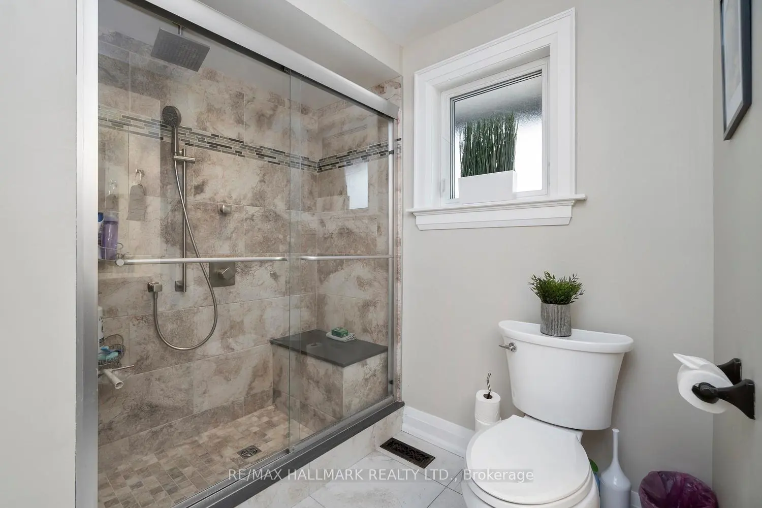 37 Lewin Crescent photo 5