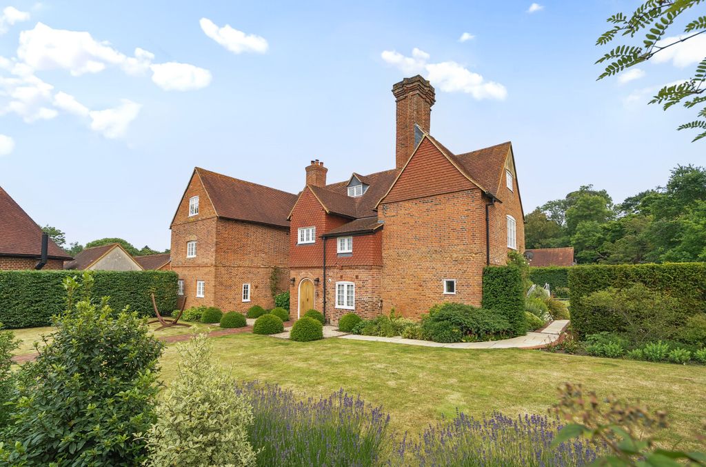 5 bed detached house for saleSutton Park, Sutton Green, Guildford GU4