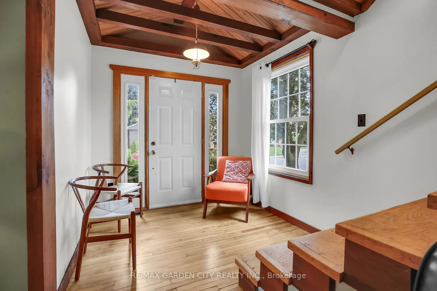 10 Maple Avenue photo 3
