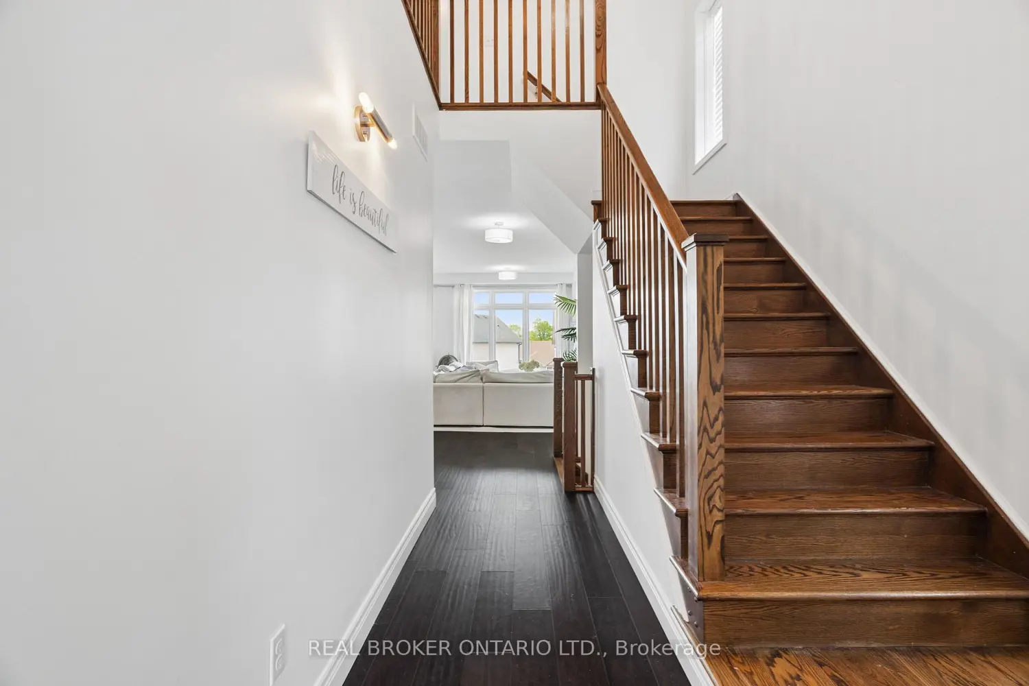 152 Coker Crescent photo 2