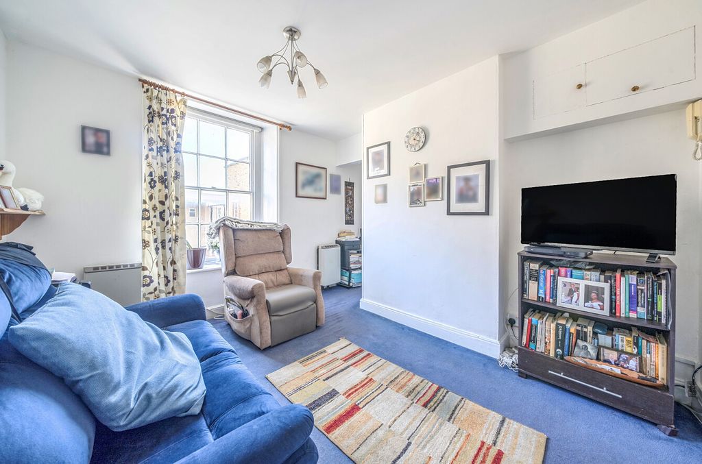 Additional image 2 of 2 bed flat for saleMarlborough Street, Faringdon, Oxfordshire SN7