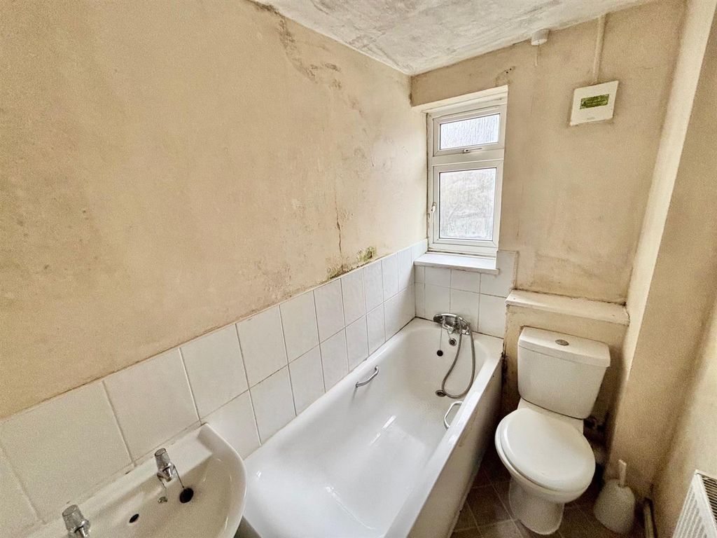 Additional image 6 of 1 bed flat for saleAustin Close, Frome BA11