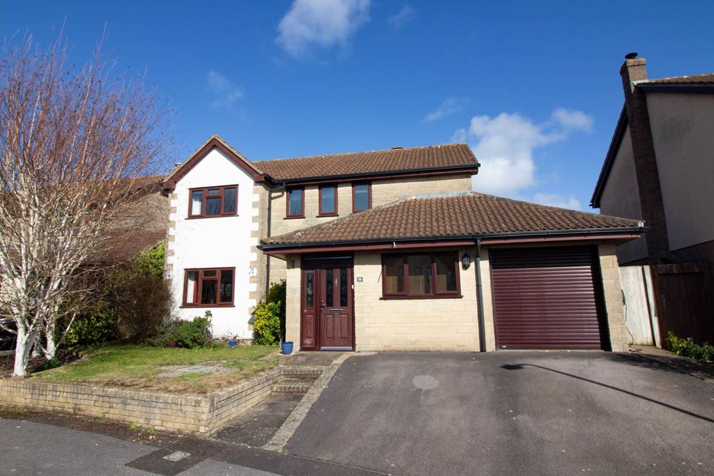 4 bed detached house for salePriddy Close, Frome BA11
