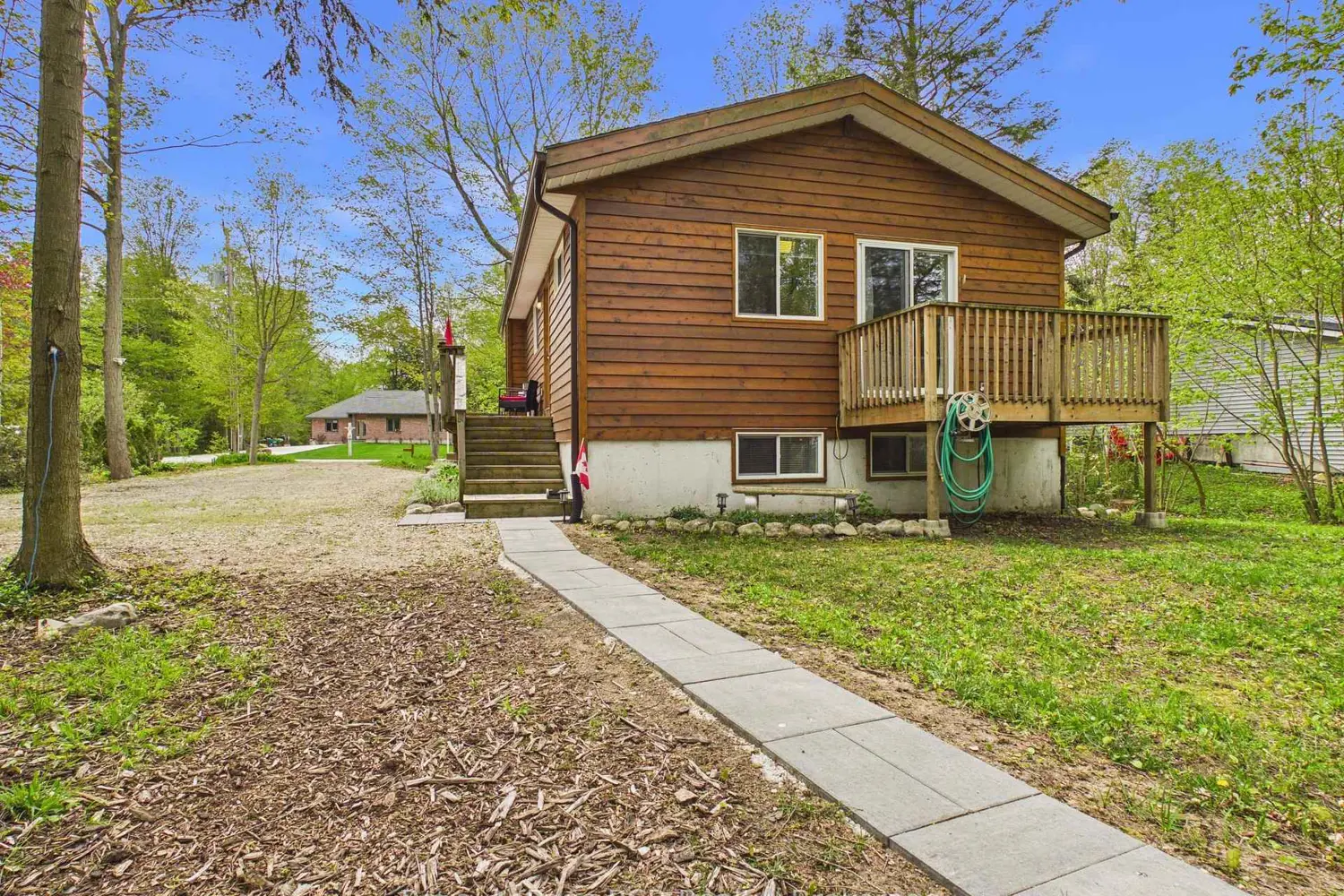 220 Shadywood Crescent photo 5