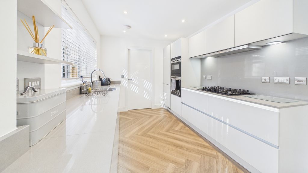 Additional image 9 of 4 bed detached house for saleCairnmaith, Erskine PA8