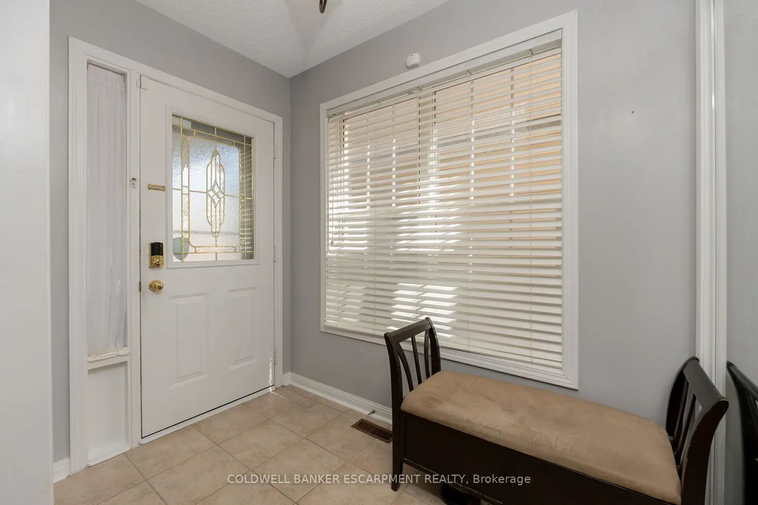 593 Caverhill Crescent photo 4
