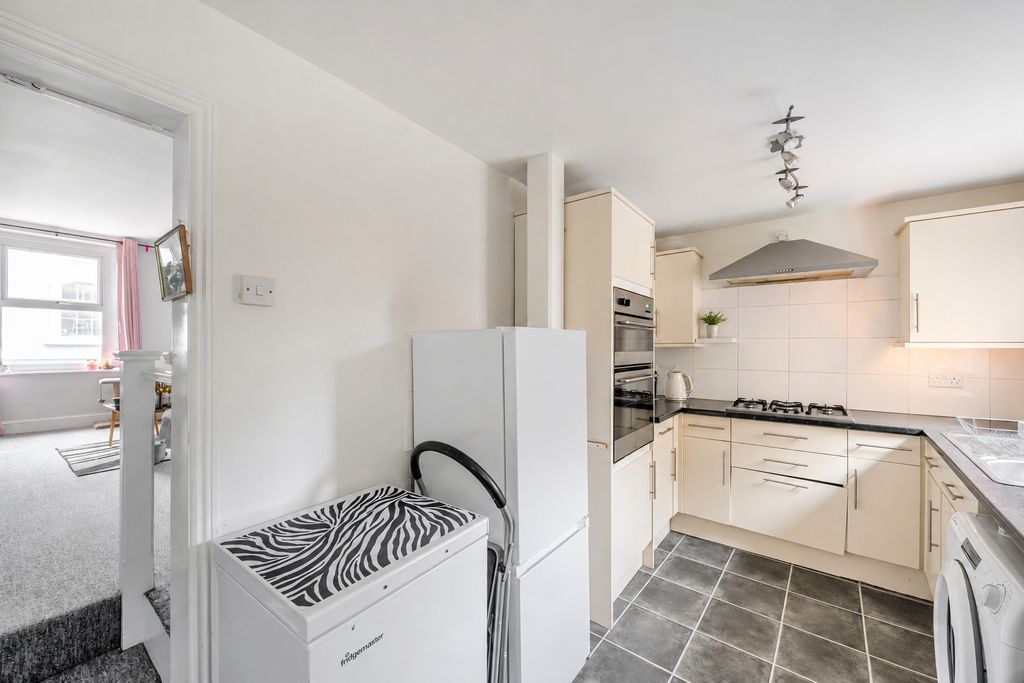 Additional image 5 of 2 bed flat for saleMarlborough Street, Faringdon, Oxfordshire SN7