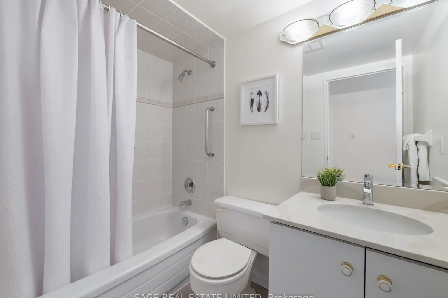 Additional image 11 of 30 Fashion Roseway 213E