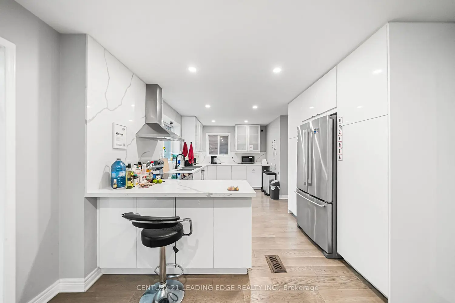 Additional image 7 of 527 Glengarry Avenue