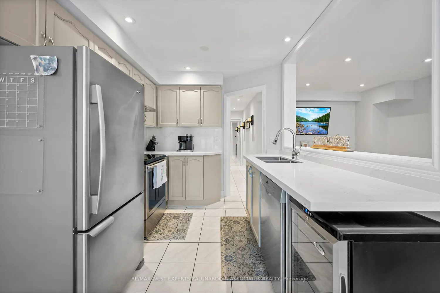 24 Manorwood Court photo 4
