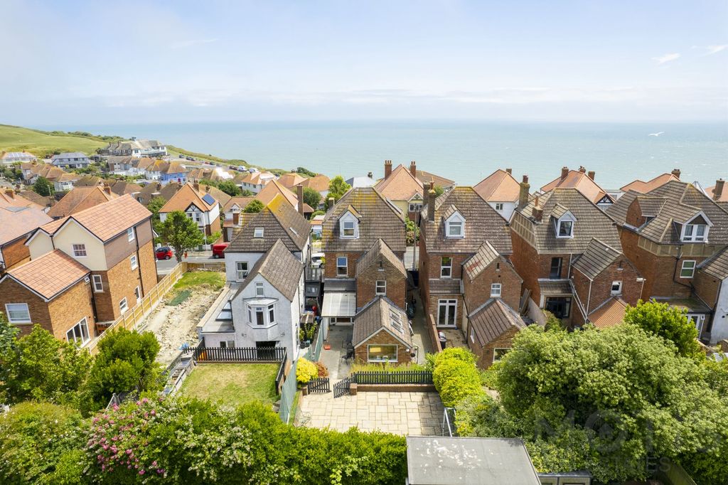 5 bed detached house for saleWear Bay Crescent, Folkestone CT19