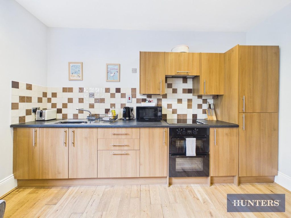 1 bed flat for saleThe Beach, Filey YO14 photo 3
