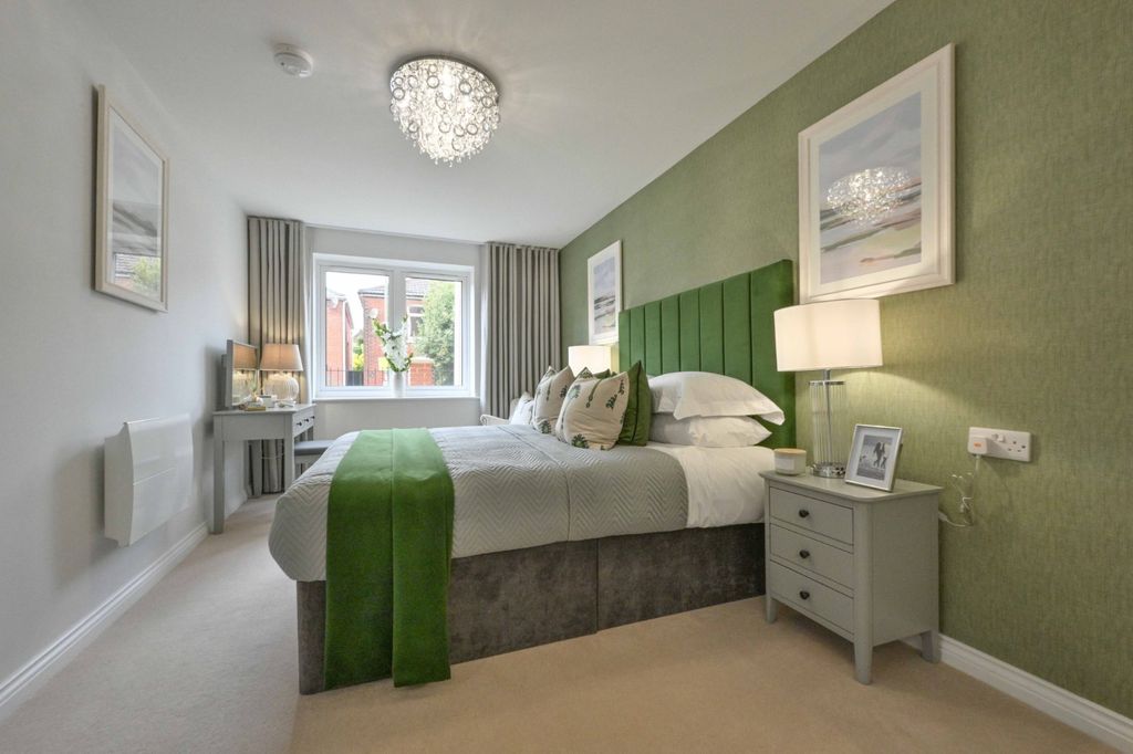 2 bed flat for saleTrinity Street, Fareham, Hampshire PO16 photo 4