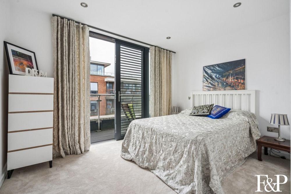 Additional image 10 of 2 bed flat for saleStation Road, Gerrards Cross SL9