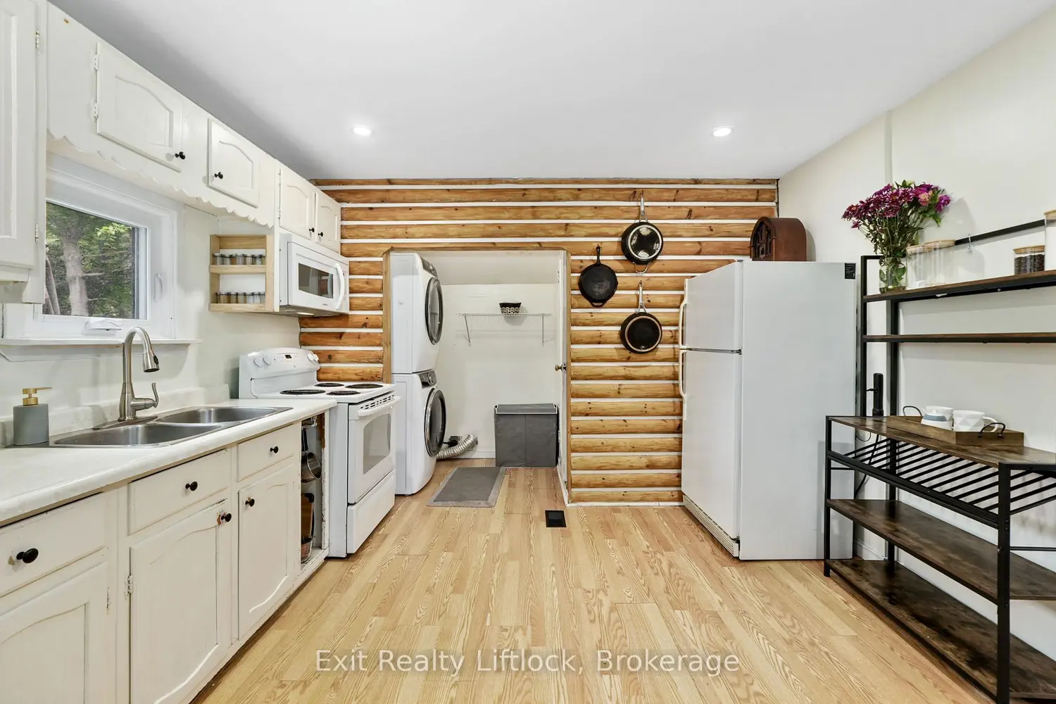 378 London Street photo 4