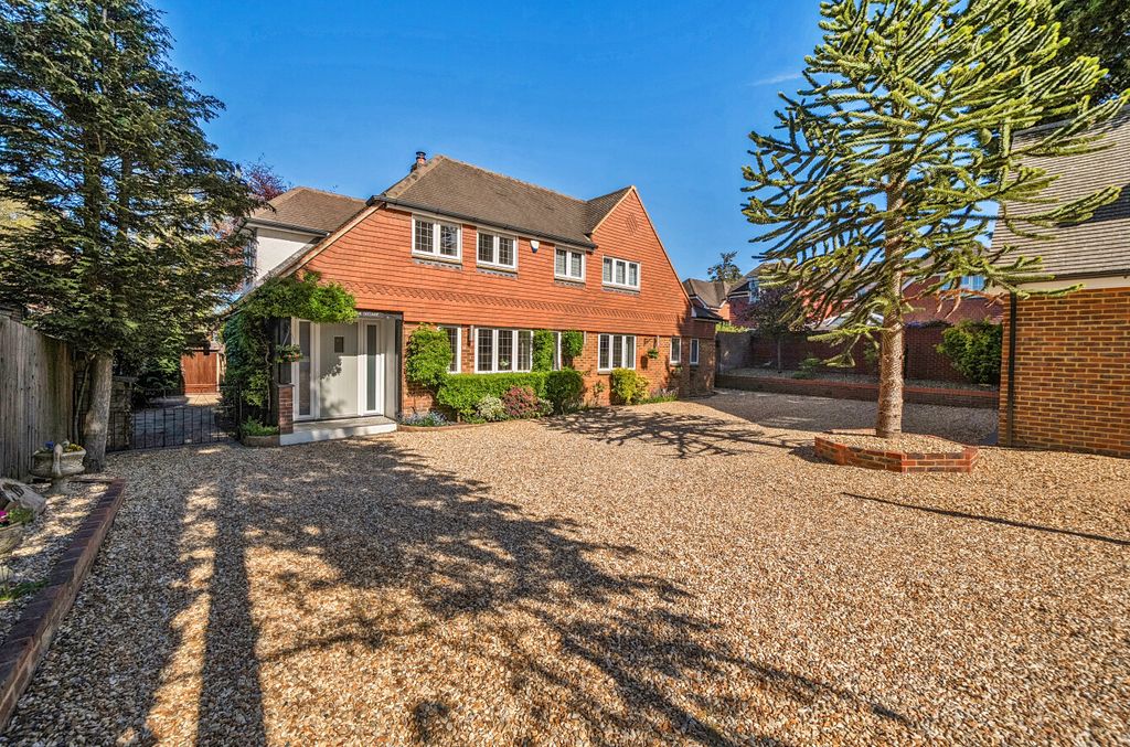 Additional image 2 of 4 bed detached house for saleReading Road South, Fleet, Hampshire GU52