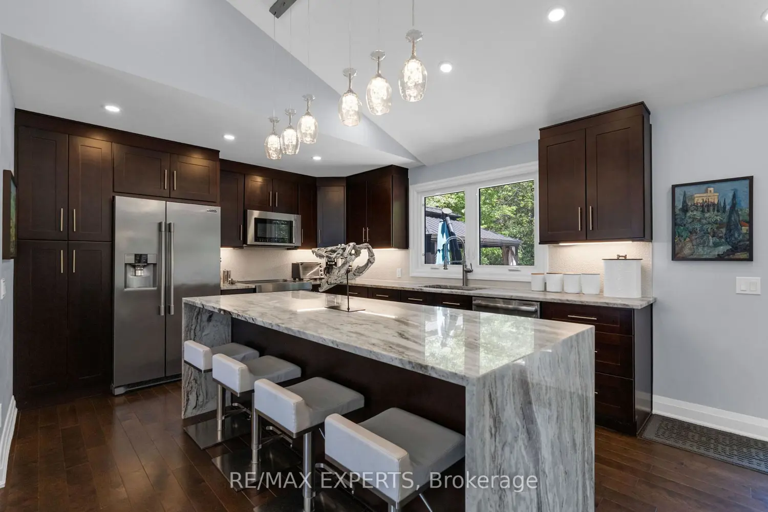 317 Marple Crescent photo 4