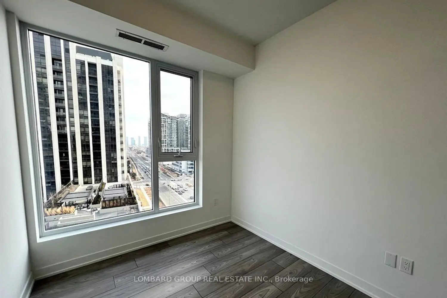10 Abeja Street 1120 photo 5