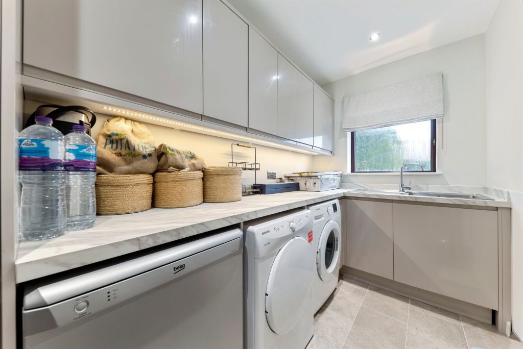 Additional image 6 of 5 bed detached house for saleBarrowby Gate, Grantham NG31