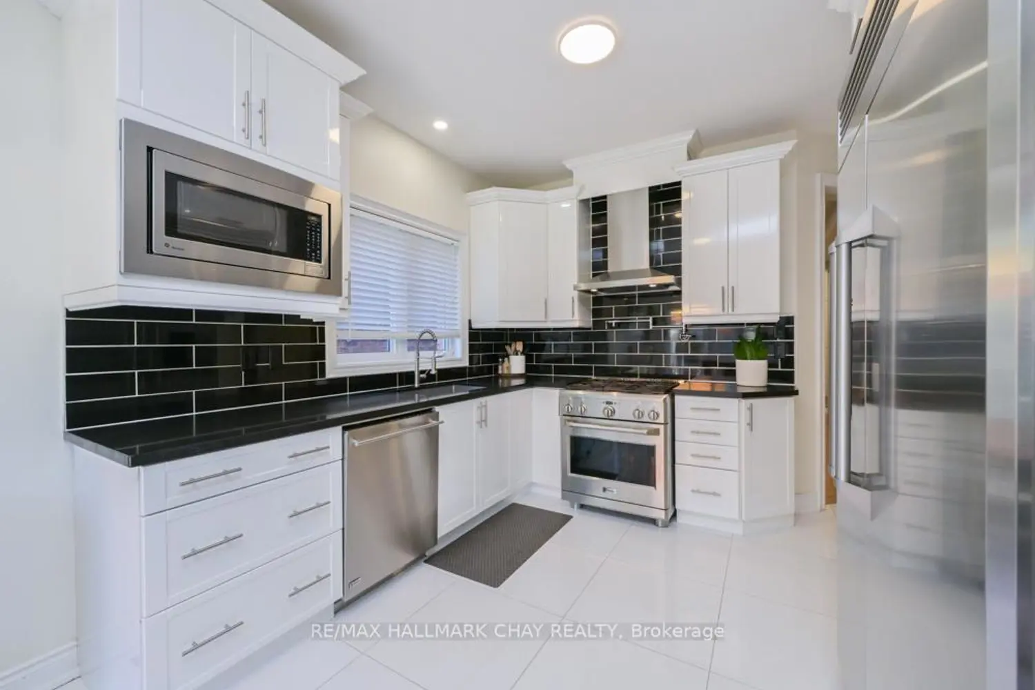 1846 Lamstone Street photo 4