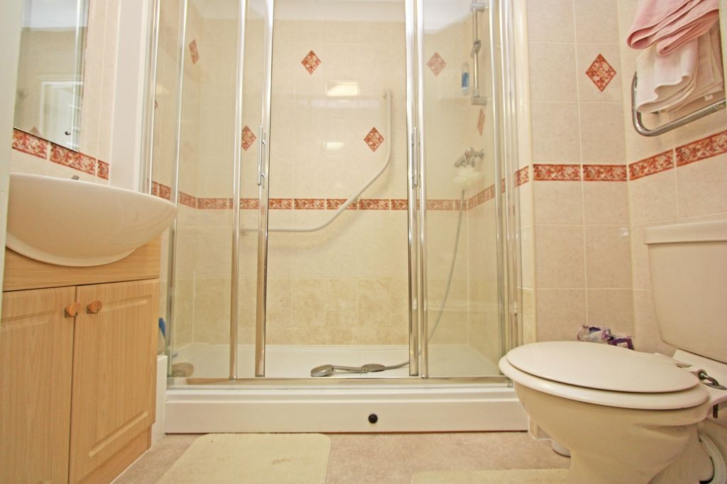 Additional image 6 of 2 bed flat for saleHammond Close, Highworth SN6