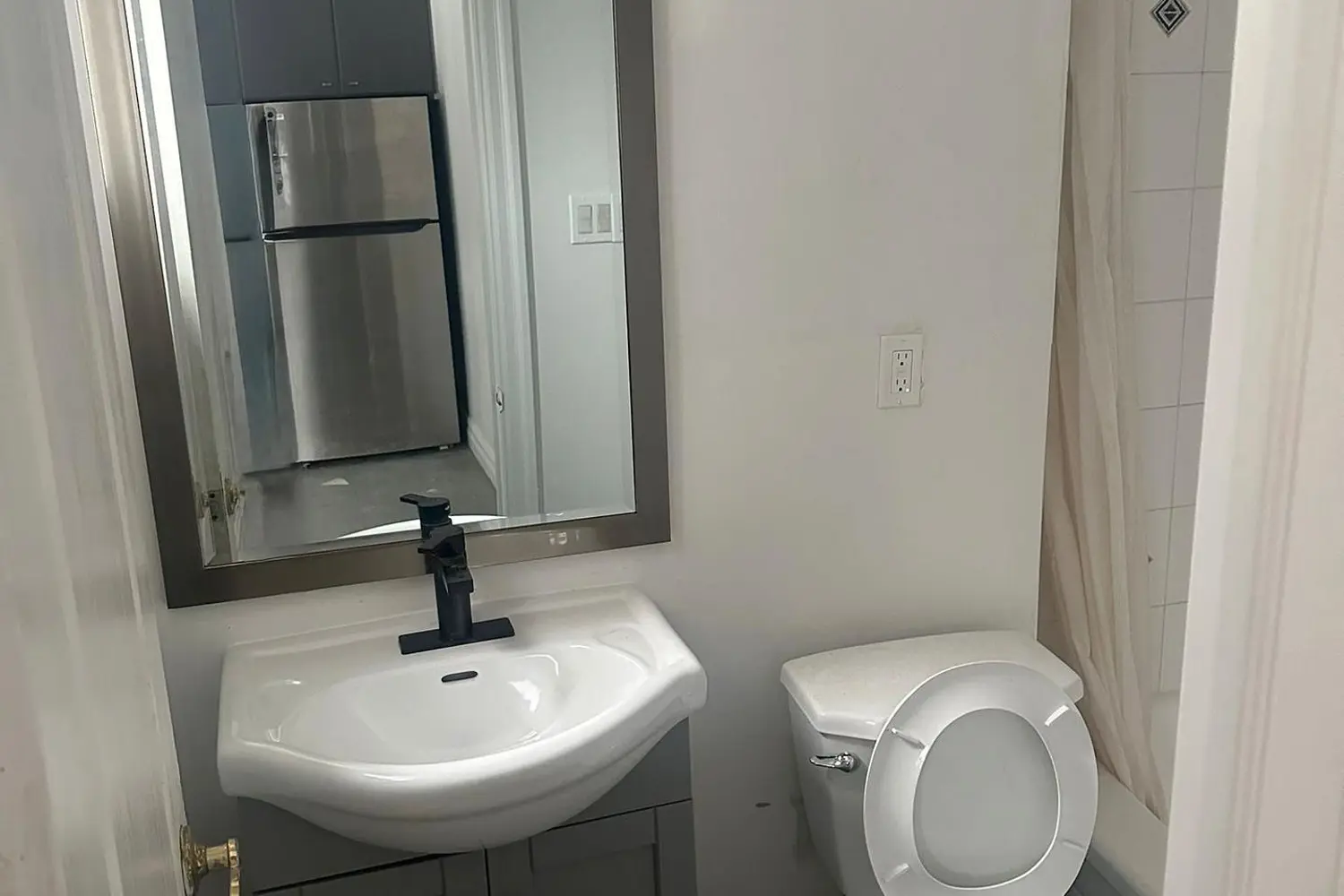 Additional image 12 of 405 Westmount Avenue