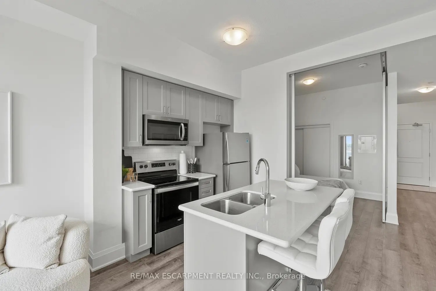 450 Dundas Street 417 photo 5