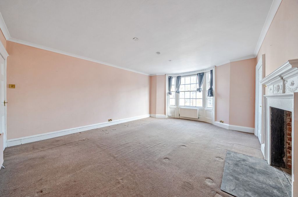 Additional image 4 of 3 bed flat for saleGloucester Street, Faringdon, Oxfordshire SN7
