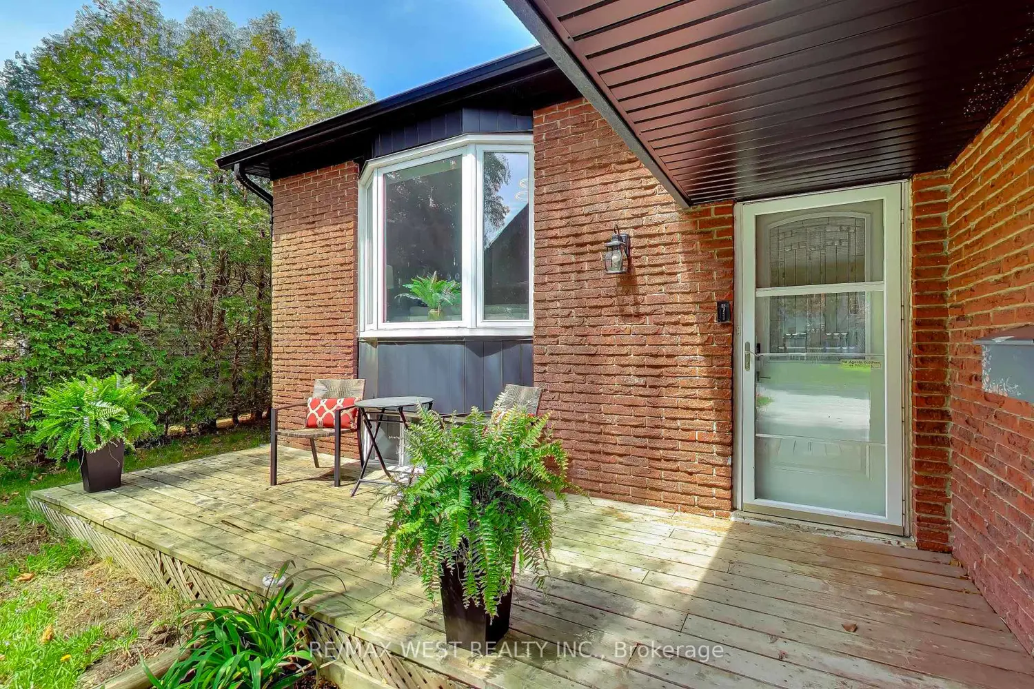 128 Roser Crescent photo 2