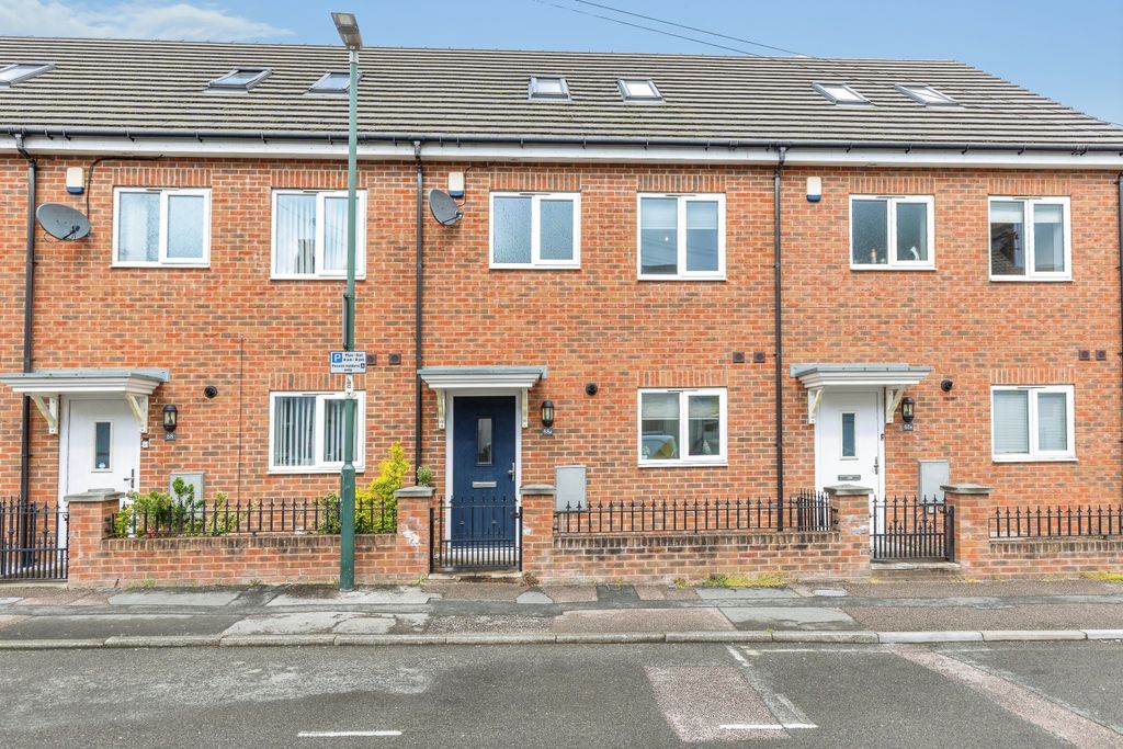 4 bed terraced house for saleLivingstone Road, Gillingham ME7