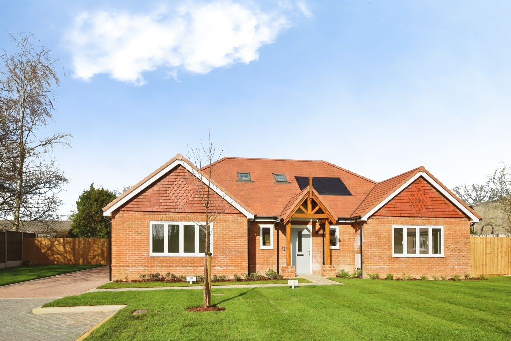 3 bed bungalow for salePark Road, Hellingly, Hailsham BN27