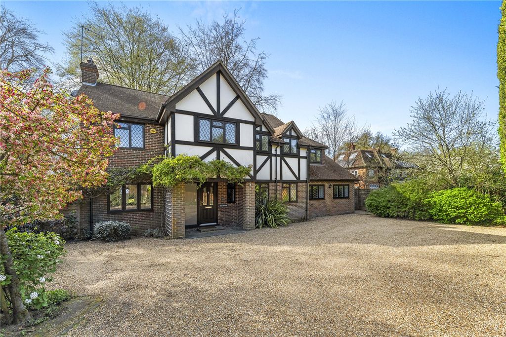 6 bed detached house for saleThe Paddock, Godalming, Surrey GU7