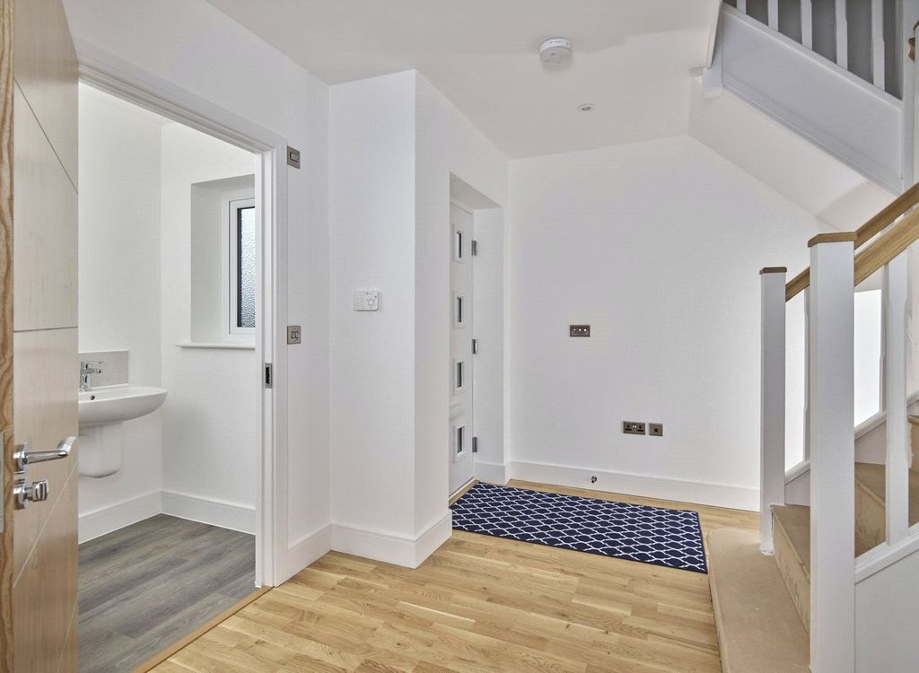 Additional image 8 of 4 bed detached house for sale4 Fleet Road, Felixstowe, Suffolk IP11