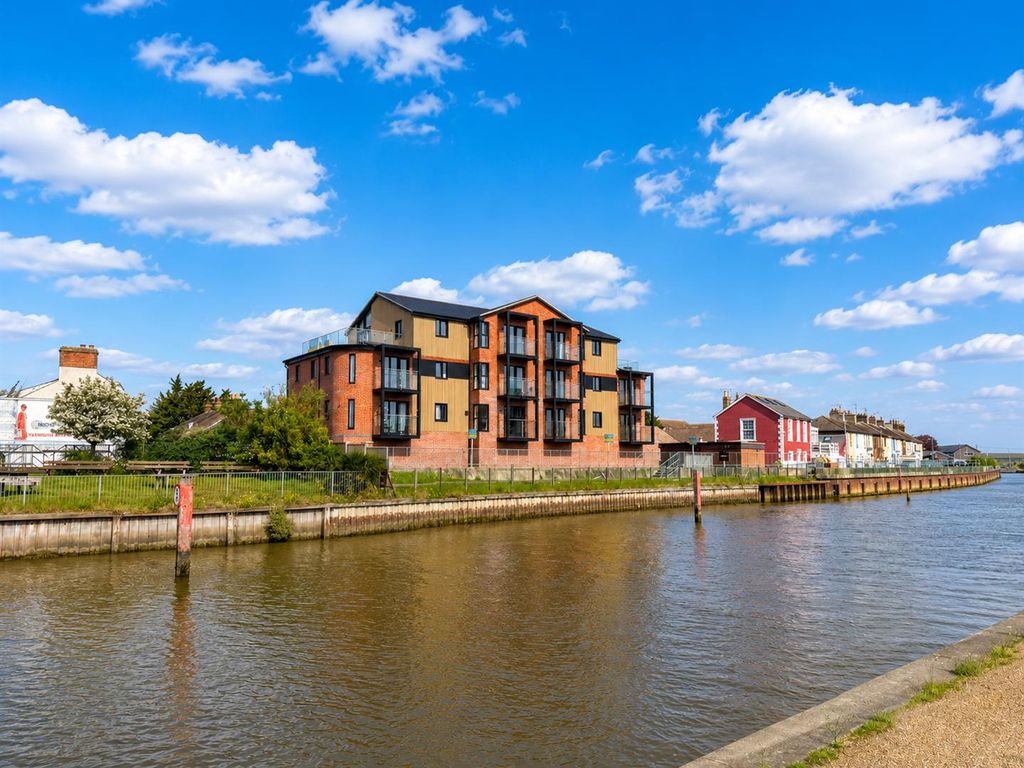 Additional image 8 of 2 bed flat for saleBridge Road, Great Yarmouth NR30