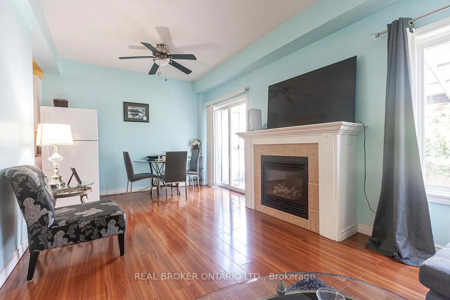 66 Springvalley Crescent photo 4