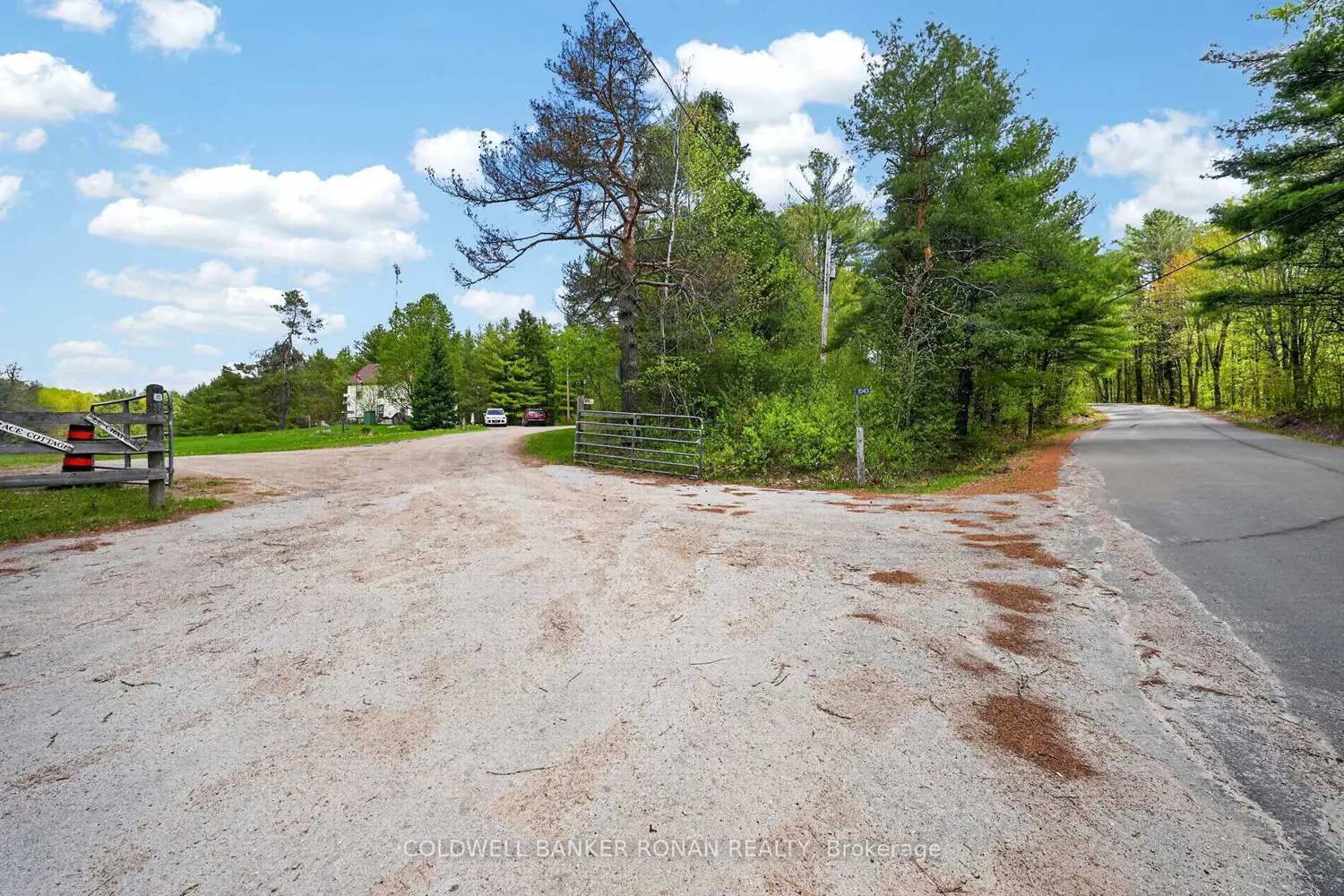 1043 Kirk Line East photo 2